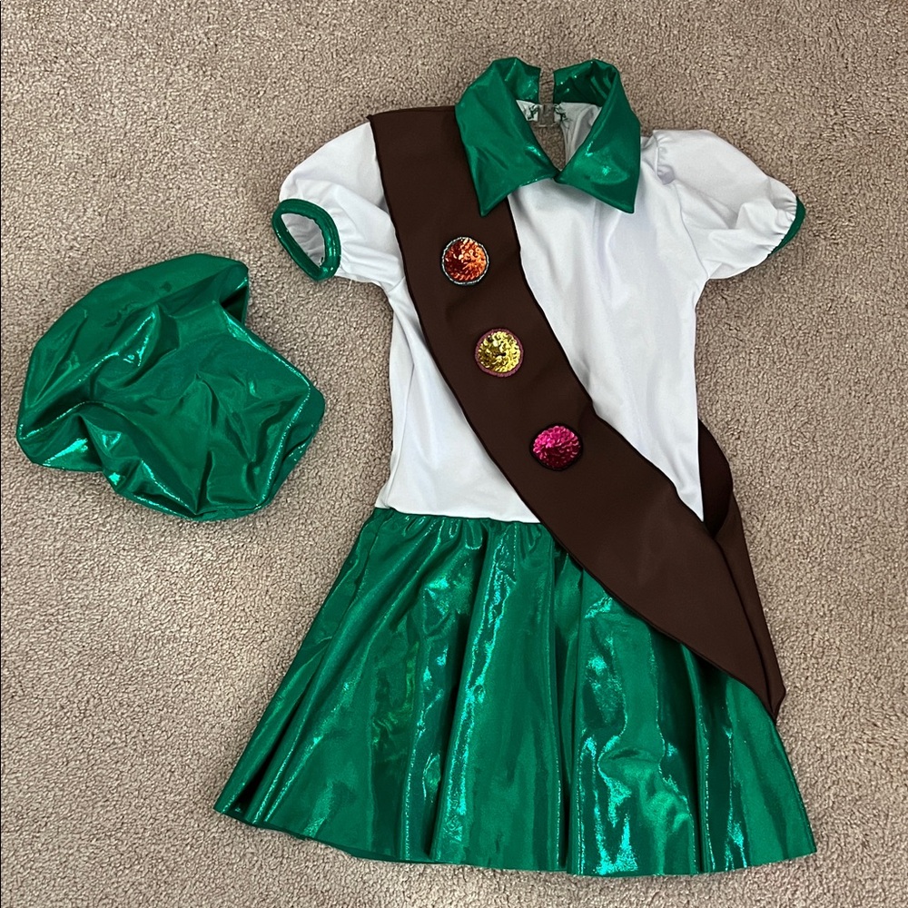 EUC Girl Scout Costume with Beret - size MC (medium child)